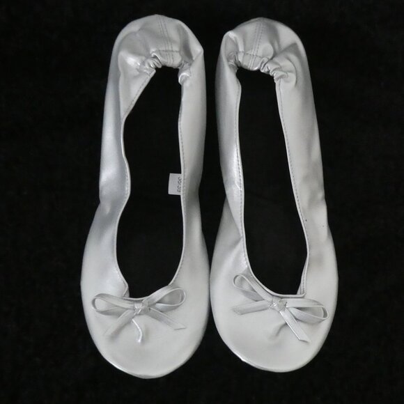 Unbranded | 38-39 | Silver Travel Flat Slippers With Bow and Carrying Pouch - Picture 2 of 7